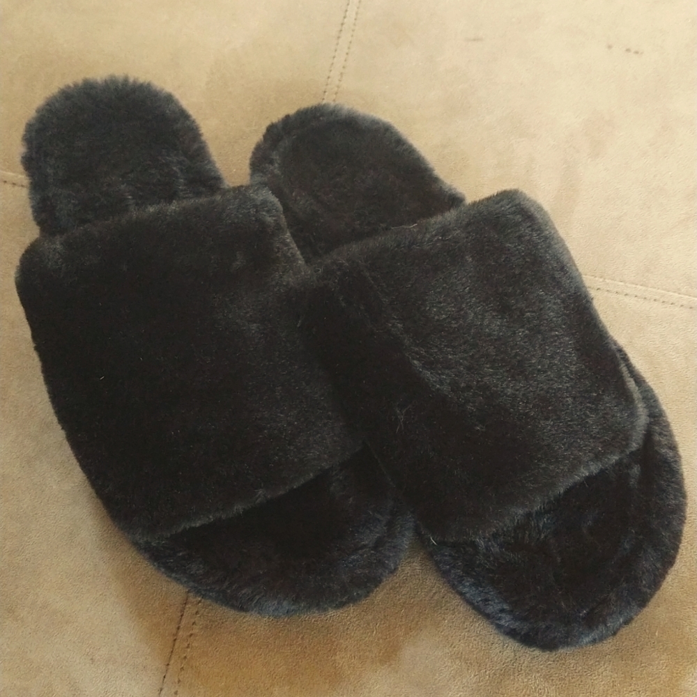 Faux Fur Plush Black Slippers